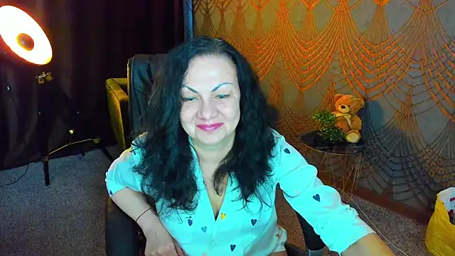 IrissMoon online show from 05/12/26, 05:37