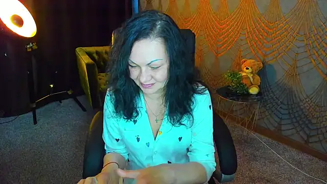 IrissMoon online show from 05/13/26, 05:27
