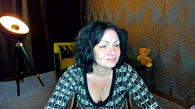 IrissMoon online show from 06/11/26, 12:32