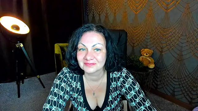 IrissMoon online show from 06/11/26, 02:53