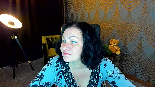 IrissMoon online show from 06/11/26, 05:55