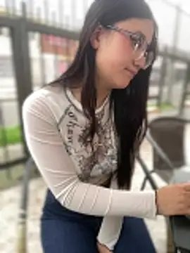 Snapshot of StrawberryPink_ chatting on 03/17/26, 11:35 StrawberryPink online show from 03/17/26, 11:35