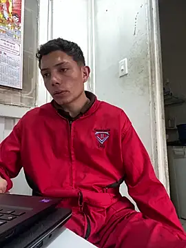 Snapshot of santiObrero chatting on 02/09/26, 07:40 santiObrero online show from 02/09/26, 07:40