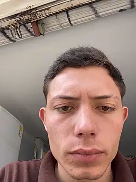 Snapshot of santiObrero chatting on 02/12/26, 03:18 santiObrero online show from 02/12/26, 03:18