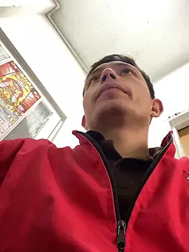 Snapshot of santiObrero chatting on 02/13/26, 06:59 santiObrero online show from 02/13/26, 06:59