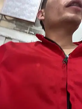 Snapshot of santiObrero chatting on 02/25/26, 03:32 santiObrero online show from 02/25/26, 03:32