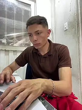 Snapshot of santiObrero chatting on 03/03/26, 08:04 santiObrero online show from 03/03/26, 08:04