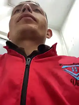Snapshot of santiObrero chatting on 03/09/26, 08:13 santiObrero online show from 03/09/26, 08:13