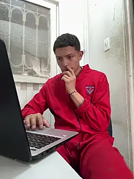 Snapshot of santiObrero chatting on 05/01/26, 03:27 santiObrero online show from 05/01/26, 03:27