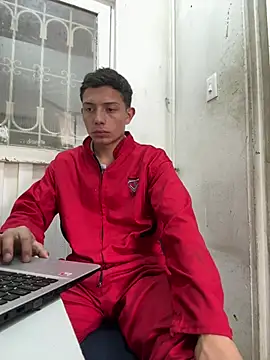 Snapshot of santiObrero chatting on 05/07/26, 04:12 santiObrero online show from 05/07/26, 04:12