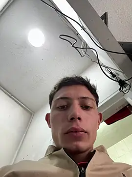 santiObrero online show from 07/10/26, 03:36