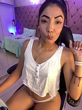 Snapshot of Auri__ chatting on 03/22/26, 07:39 Auri online show from 03/22/26, 07:39