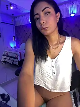 Snapshot of Auri__ chatting on 05/19/26, 07:31 Auri online show from 05/19/26, 07:31