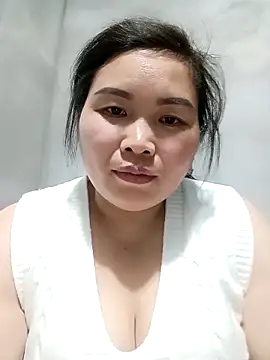 Snapshot of nana_nana99 chatting on 02/07/26, 02:43 nana nana99 online show from 02/07/26, 02:43