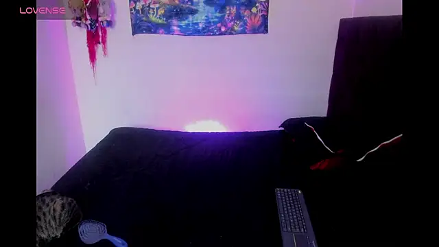 Snapshot of lunaa_rayy420 chatting on 06/05/26, 06:24 lunaa rayy420 online show from 06/05/26, 06:24