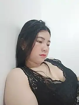Snapshot of LoveLillyy69 chatting on 06/06/26, 02:11 LoveLillyy69 online show from 06/06/26, 02:11
