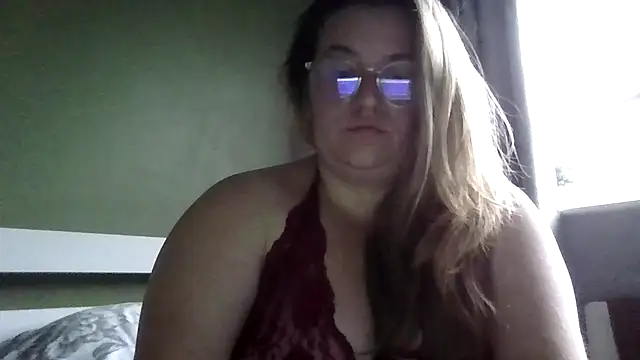 Snapshot of QueenCurvy_Charley28 chatting on 06/22/26, 07:44 QueenCurvy Charley28 online show from 06/22/26, 07:44