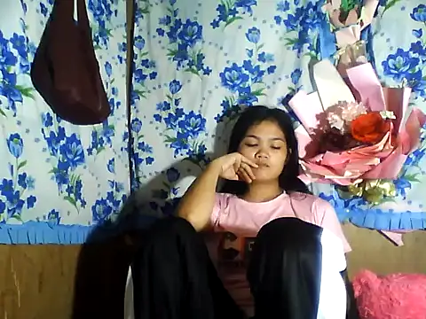 Snapshot of PinaySkinnyJust18 chatting on 05/25/26, 09:54 PinaySkinnyJust18 online show from 05/25/26, 09:54