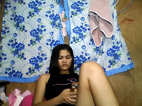 Snapshot of PinaySkinnyJust18 chatting on 06/02/26, 10:17 PinaySkinnyJust18 online show from 06/02/26, 10:17