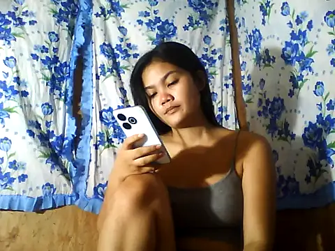 PinaySkinnyJust18 online show from 07/05/26, 09:44