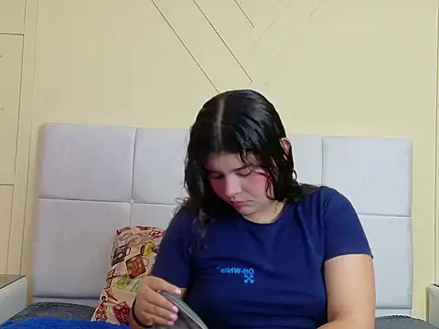Snapshot of SalomeEvanz chatting on 03/06/26, 01:29 SalomeEvanz online show from 03/06/26, 01:29