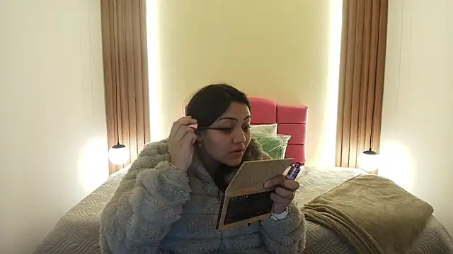 Snapshot of IvonneRoss_ chatting on 05/05/26, 12:13 IvonneRoss online show from 05/05/26, 12:13