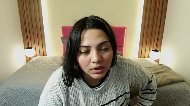 Snapshot of IvonneRoss_ chatting on 05/12/26, 02:14 IvonneRoss online show from 05/12/26, 02:14