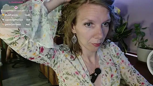 Snapshot of Daisy_Lovely chatting on 07/13/26, 04:15 Daisy Lovely online show from 07/13/26, 04:15