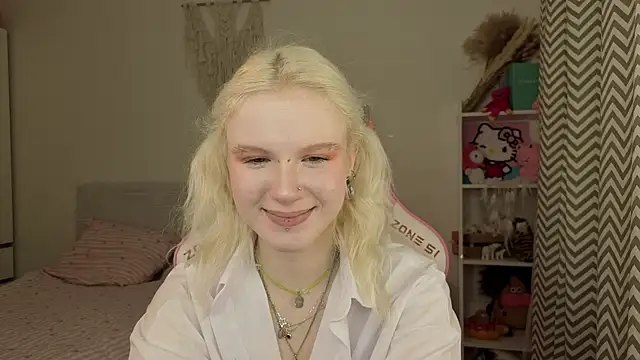 Snapshot of Mia_WaterFall chatting on 03/25/26, 03:23 Mia WaterFall online show from 03/25/26, 03:23
