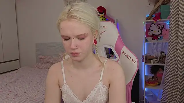 Snapshot of Mia_WaterFall chatting on 03/29/26, 03:28 Mia WaterFall online show from 03/29/26, 03:28