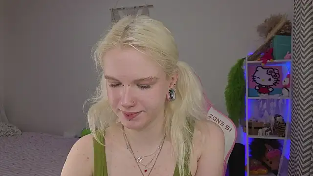 Snapshot of Mia_WaterFall chatting on 04/22/26, 03:09 Mia WaterFall online show from 04/22/26, 03:09