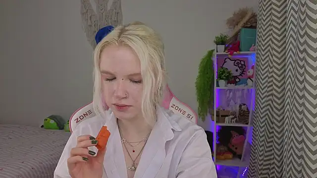 Snapshot of Mia_WaterFall chatting on 04/28/26, 03:22 Mia WaterFall online show from 04/28/26, 03:22