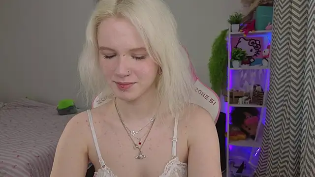Snapshot of Mia_WaterFall chatting on 04/29/26, 03:32 Mia WaterFall online show from 04/29/26, 03:32
