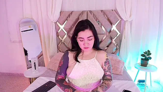 Snapshot of KathiaJenner chatting on 03/05/26, 12:12 KathiaJenner online show from 03/05/26, 12:12