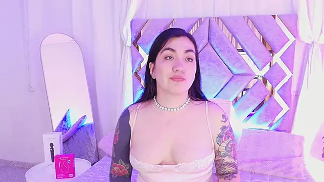 Snapshot of KathiaJenner chatting on 05/19/26, 10:54 KathiaJenner online show from 05/19/26, 10:54