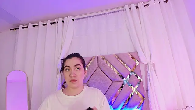 Snapshot of KathiaJenner chatting on 05/26/26, 10:55 KathiaJenner online show from 05/26/26, 10:55