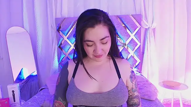 Snapshot of KathiaJenner chatting on 06/10/26, 11:09 KathiaJenner online show from 06/10/26, 11:09
