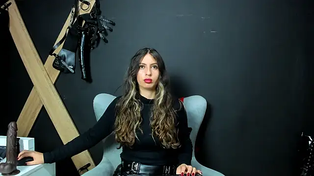 GoddesLeila online show from 06/12/26, 01:43