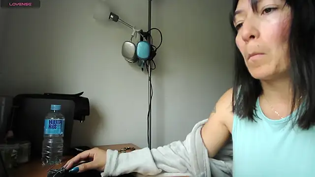 Snapshot of Yulian_Milf chatting on 04/12/26, 11:48 Yulian Milf online show from 04/12/26, 11:48