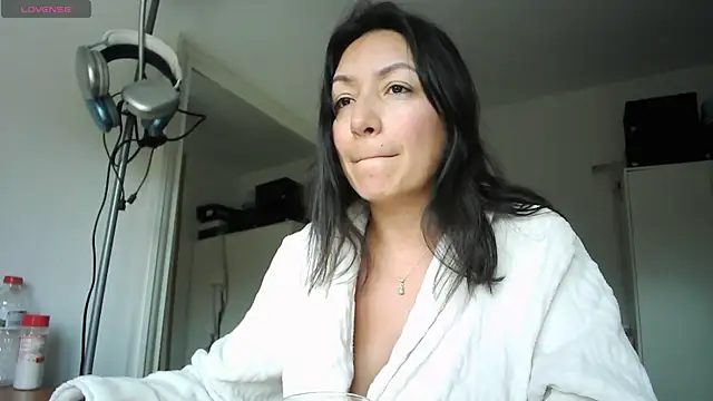 Snapshot of Yulian_Milf chatting on 06/11/26, 12:36 Yulian Milf online show from 06/11/26, 12:36