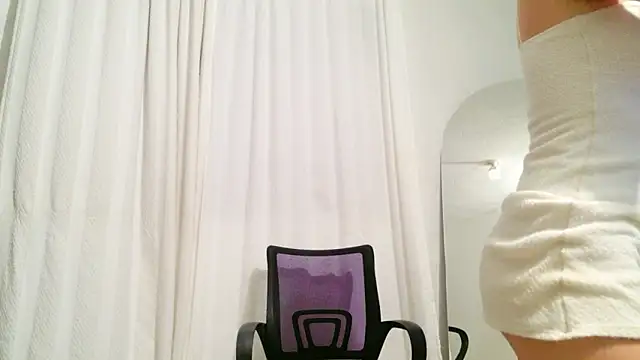 Snapshot of Isabelavennori chatting on 05/22/26, 01:13 Isabelavennori online show from 05/22/26, 01:13