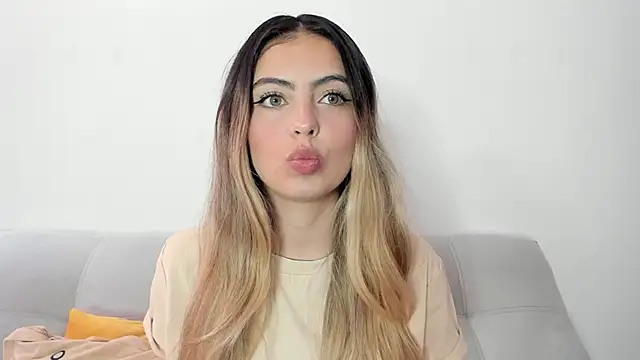Snapshot of Fernanda_aaaa chatting on 04/06/26, 03:24 Fernanda aaaa online show from 04/06/26, 03:24