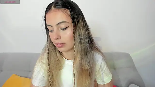 Snapshot of Fernanda_aaaa chatting on 04/13/26, 03:17 Fernanda aaaa online show from 04/13/26, 03:17