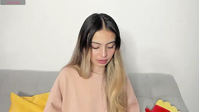 Snapshot of Fernanda_aaaa chatting on 04/17/26, 02:31 Fernanda aaaa online show from 04/17/26, 02:31