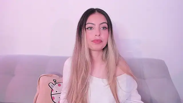 Snapshot of Fernanda_aaaa chatting on 04/21/26, 02:23 Fernanda aaaa online show from 04/21/26, 02:23