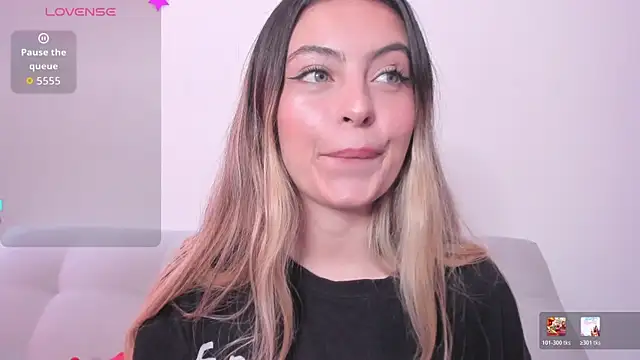 Snapshot of Fernanda_aaaa chatting on 05/11/26, 02:45 Fernanda aaaa online show from 05/11/26, 02:45