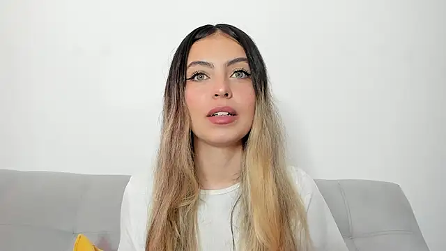 Snapshot of Fernanda_aaaa chatting on 05/12/26, 03:20 Fernanda aaaa online show from 05/12/26, 03:20