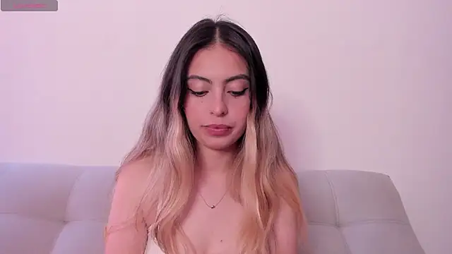 Snapshot of Fernanda_aaaa chatting on 05/20/26, 02:56 Fernanda aaaa online show from 05/20/26, 02:56