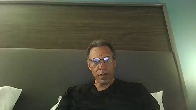 swimmer2496 online show from 05/16/26, 06:32