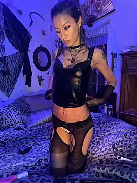 Snapshot of luxxlola chatting on 02/04/26, 01:44 luxxlola online show from 02/04/26, 01:44
